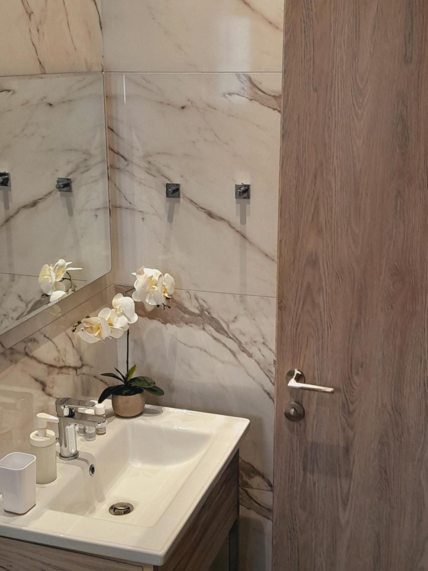 Anel Rooms Himare Bagian luar foto