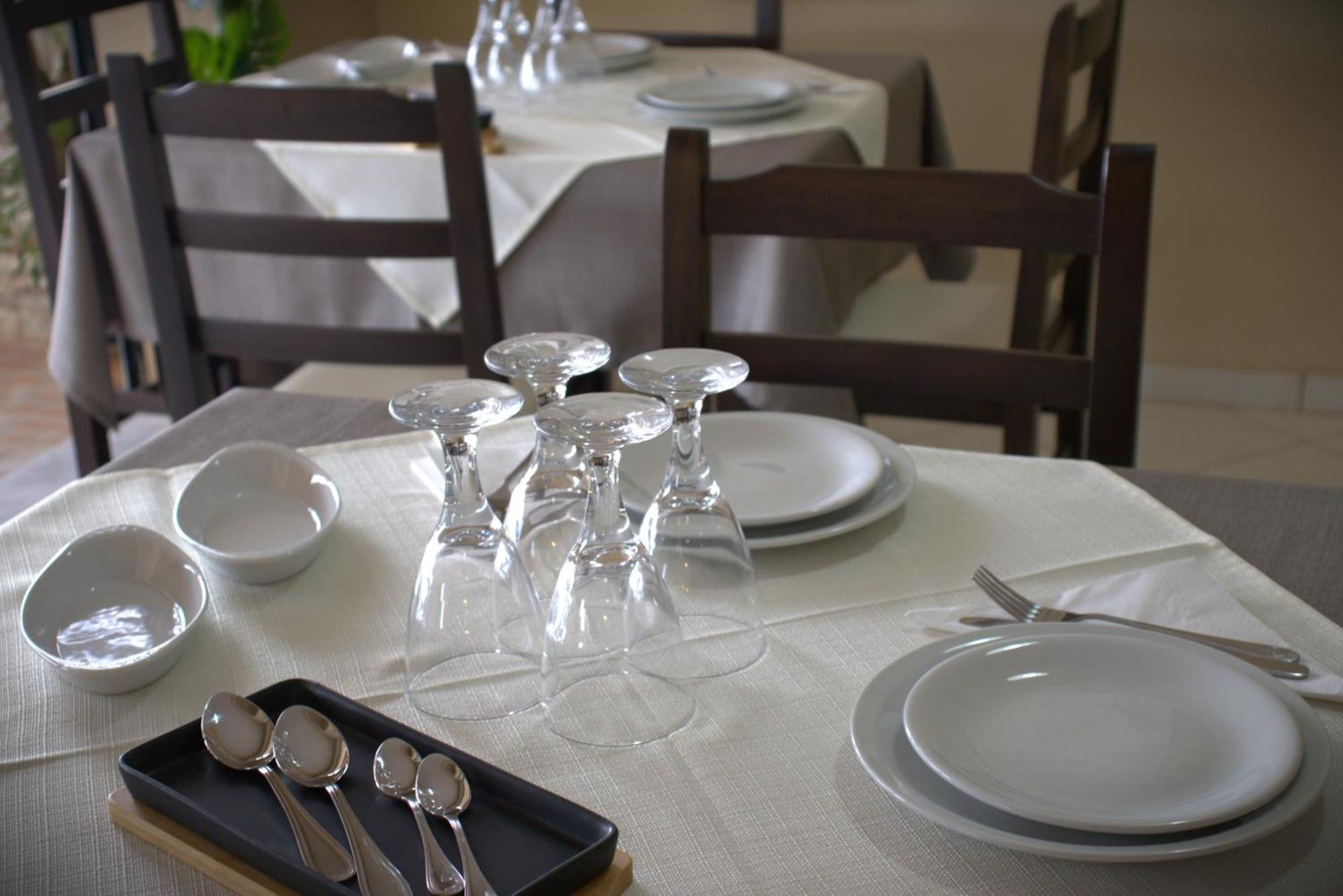 Anel Rooms Himare Bagian luar foto